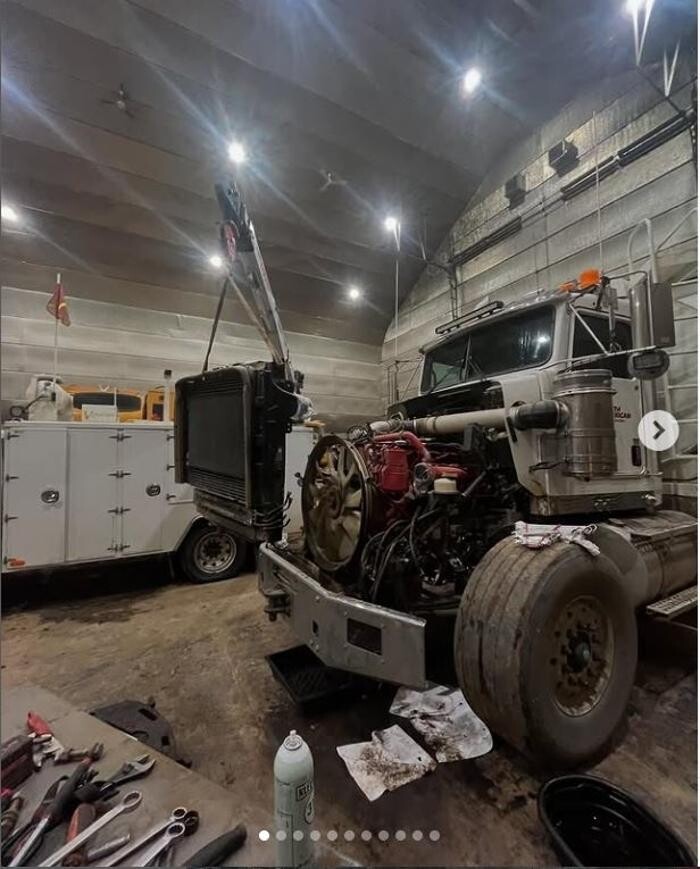 Images North Western Truck & Equipment Repair Ltd.
