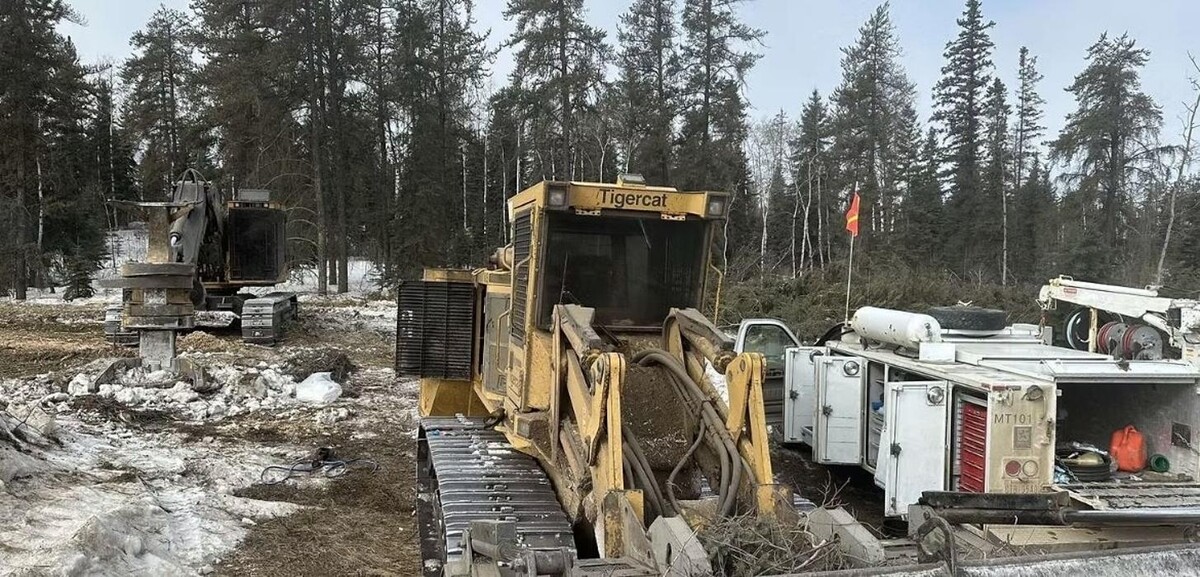 Images North Western Truck & Equipment Repair Ltd.