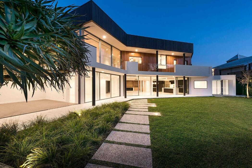 Images YIXIN CONSTRUCTION INC.