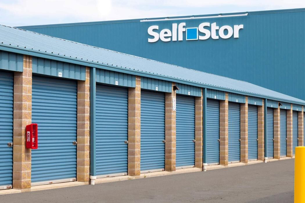 Images Self Stor Storage Etobicoke