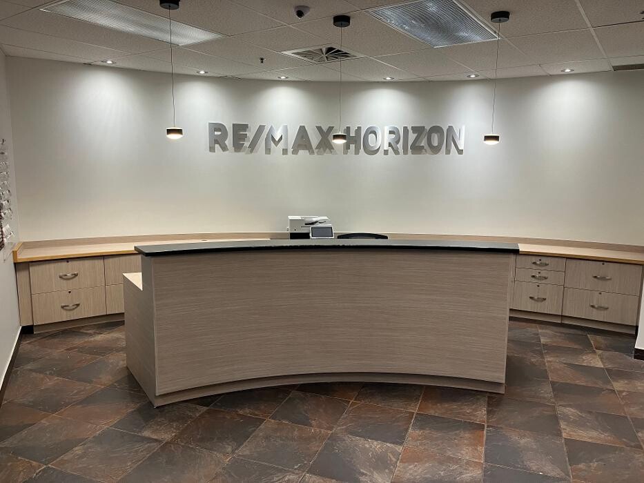 Images RE/MAX HORIZON