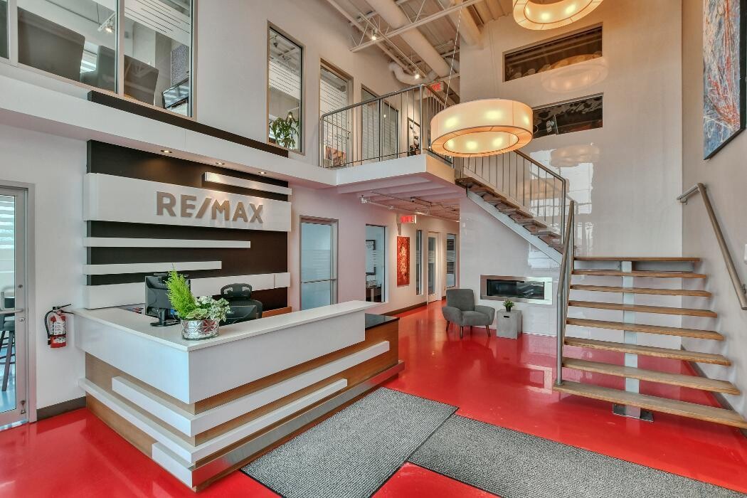 Images RE/MAX CRYSTAL