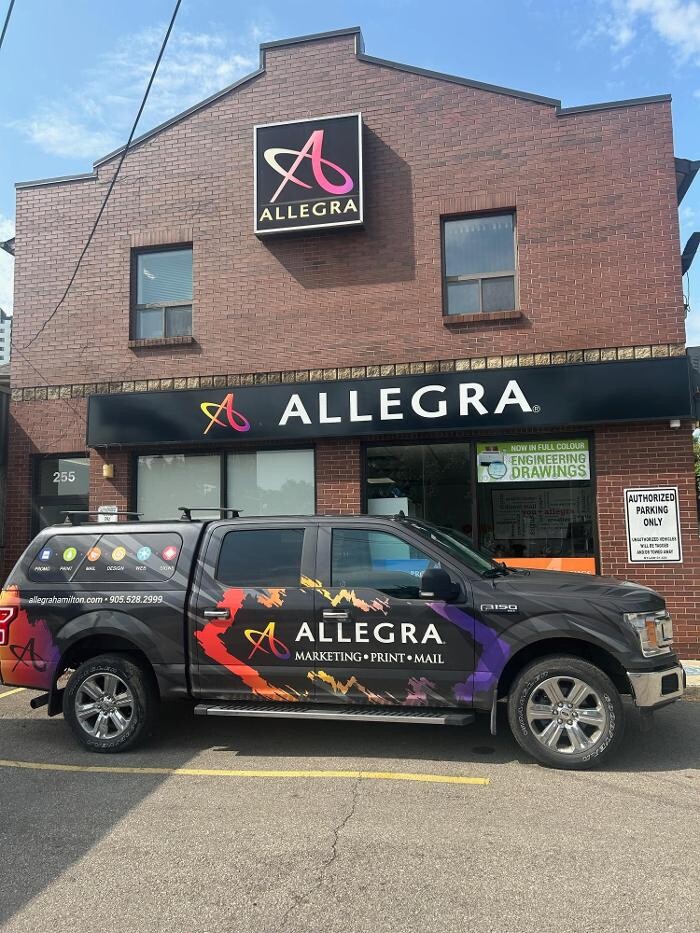 Images Allegra Hamilton, ON