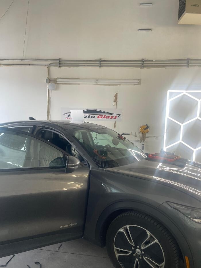 Images JT Auto Glass Windshield Repair & Replacement Ottawa