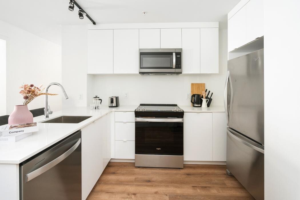 Images ALMA @ Shaughnessy Village - Furnished Apartments