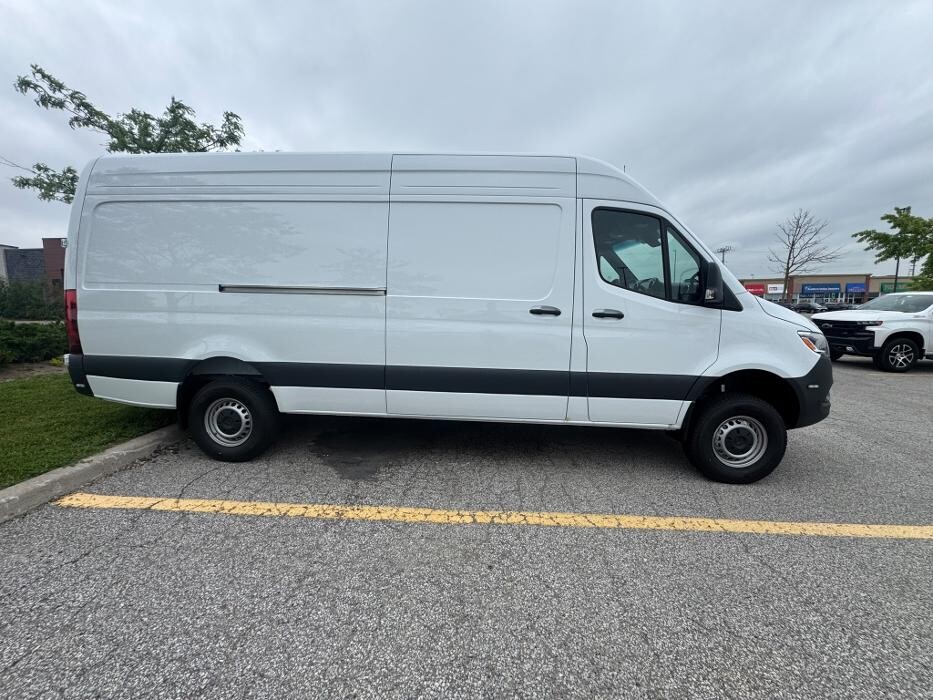 Images Tirezoom Solutions Ltd.