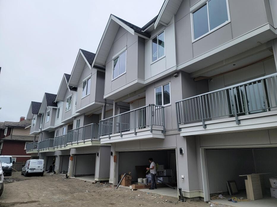 Images SRS Roofing & Exteriors coquitlam