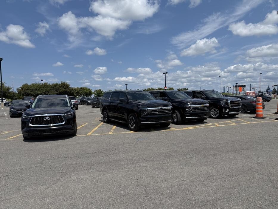 Images Luxury Limo Charter MTL LLCM