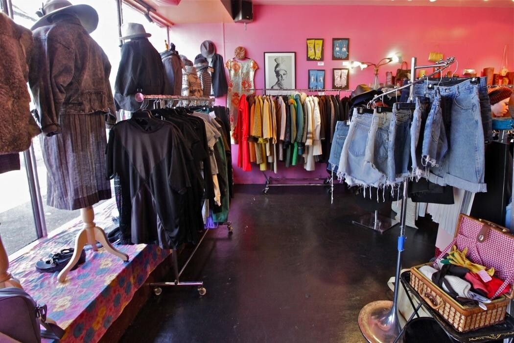 Images C'est La Vie Consignment Boutique