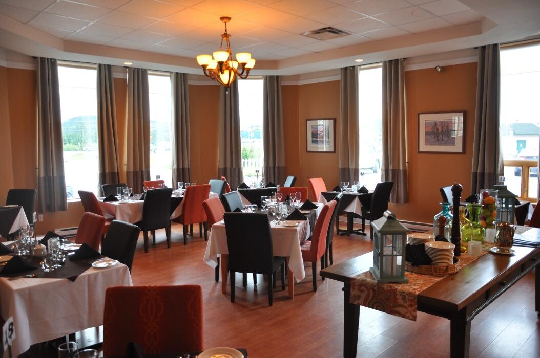 Images Two Seasons Inn