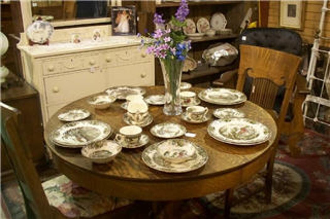 Images Roadshow's 400 Antiques Mall