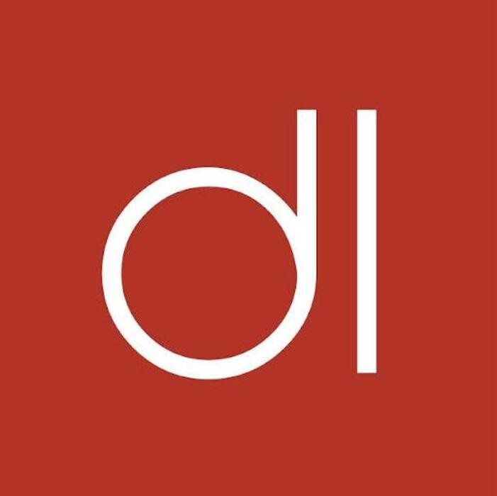 Deslaurier Custom Cabinets Logo