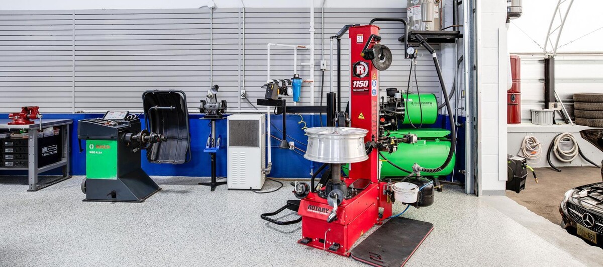 Images Exclusive Collision Centre Inc.