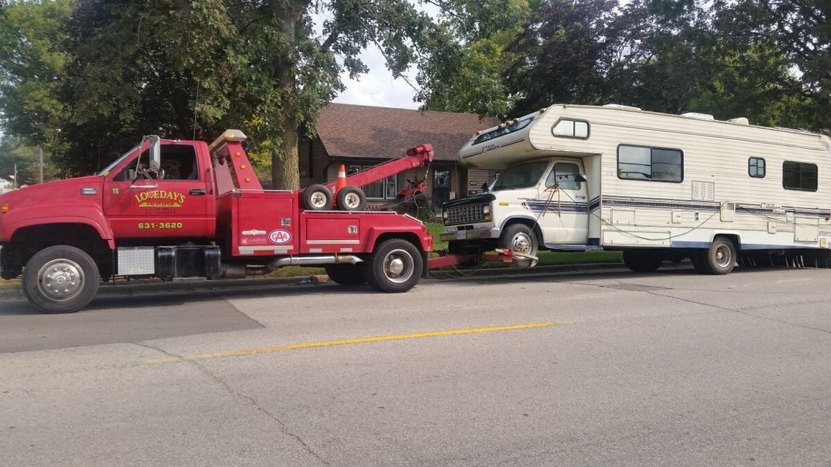 Images Loveday's Towing