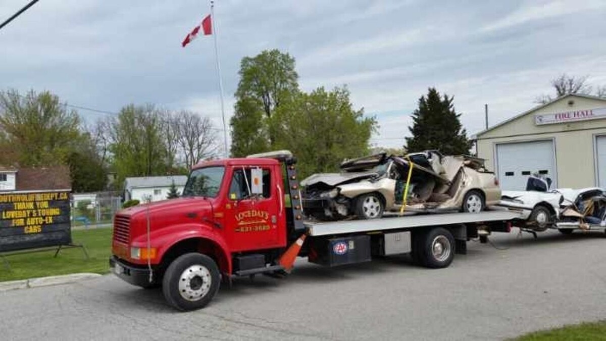 Images Loveday's Towing