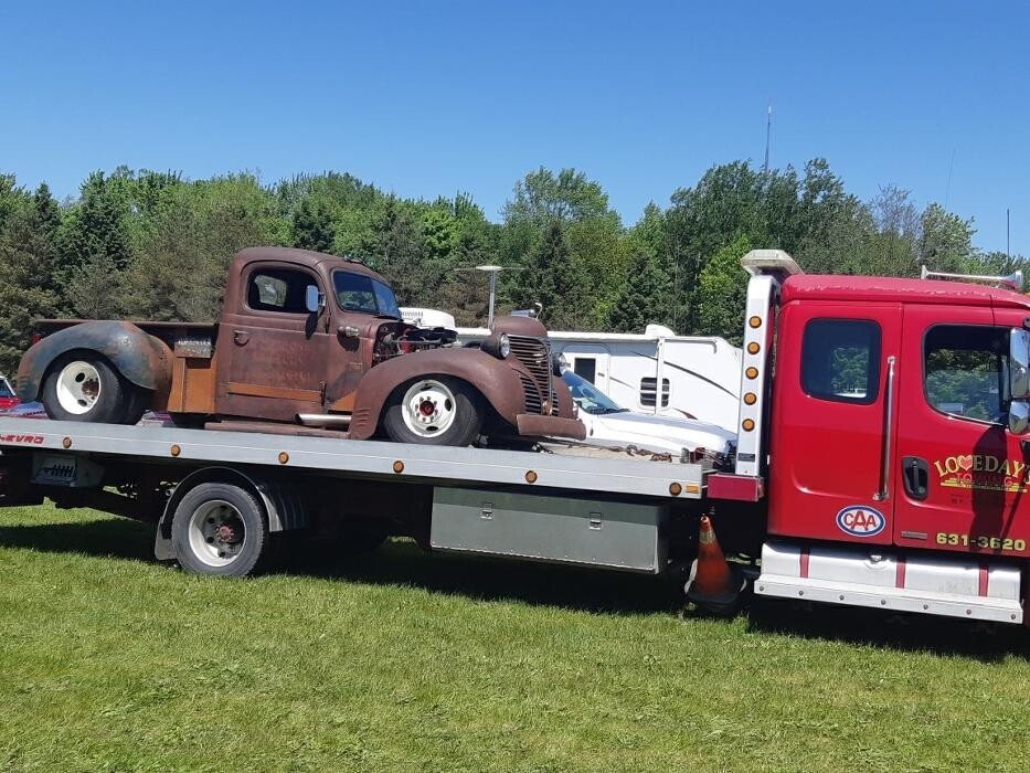 Images Loveday's Towing