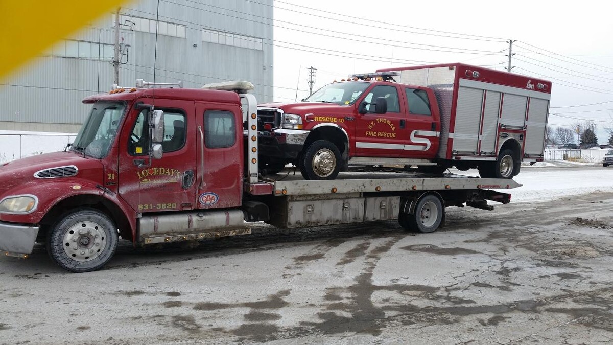 Images Loveday's Towing