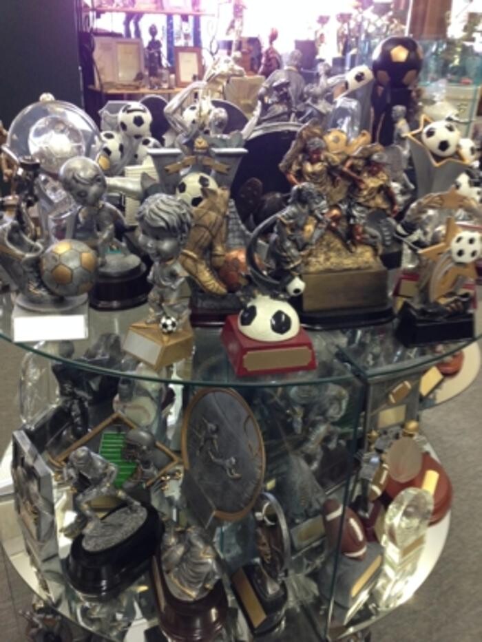 Images Trophée Leighco Deluxe Trophies Ltée