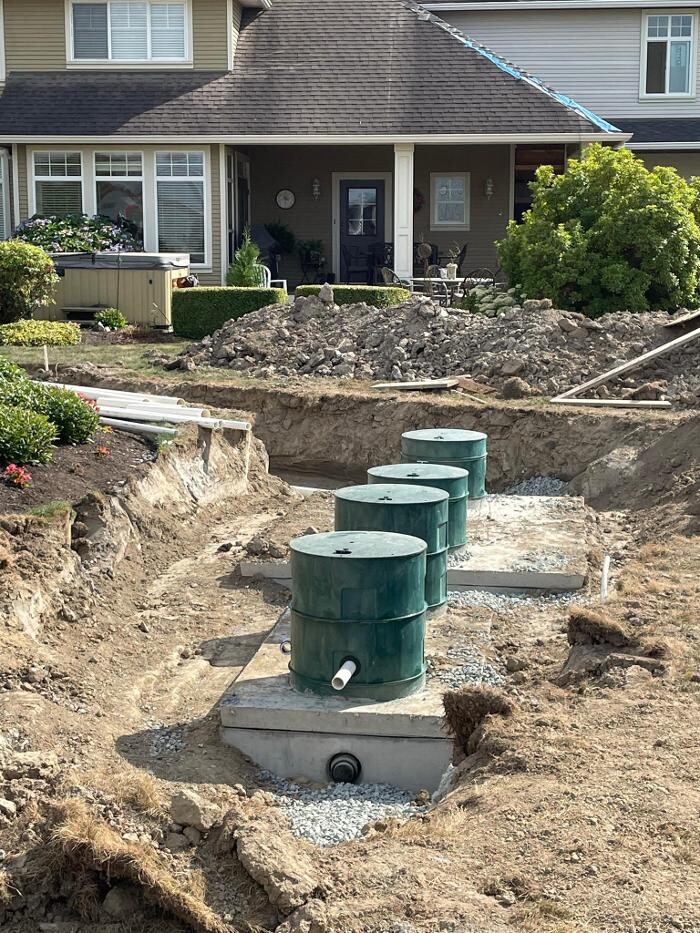 Images Redline Excavating Ltd.