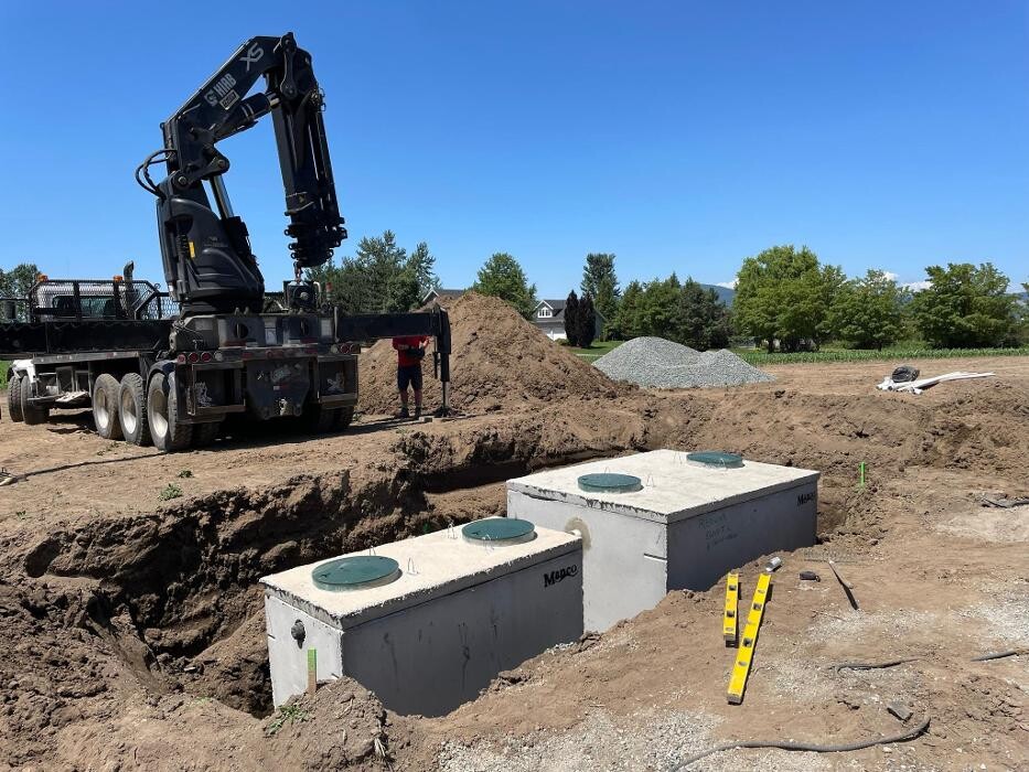 Images Redline Excavating Ltd.