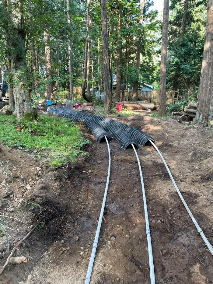 Images Redline Excavating Ltd.