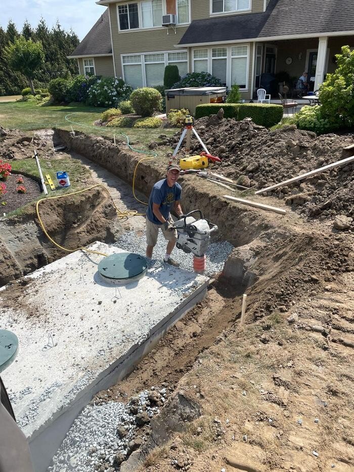 Images Redline Excavating Ltd.