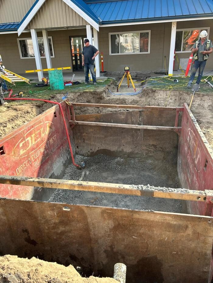 Images Redline Excavating Ltd.