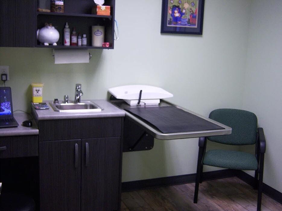 Images Arrow Lake Veterinary Hospital