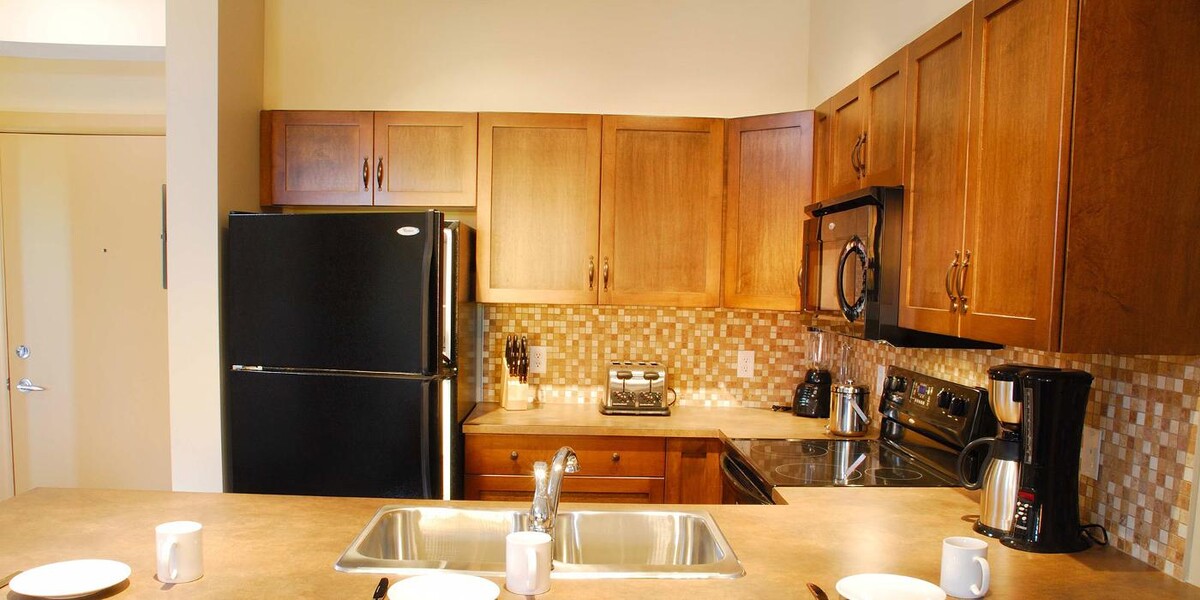 Images JMK Kitchens & Custom Woodworking Ltd