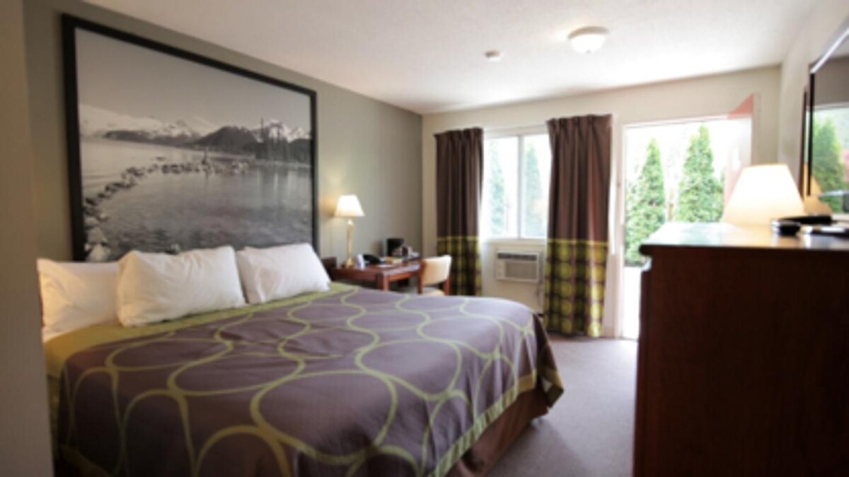 Images Super 8 Kamloops East