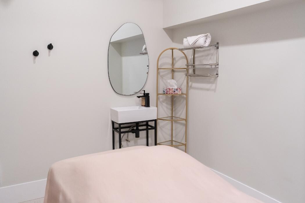Images Yaletown Wellness Center - Hamilton