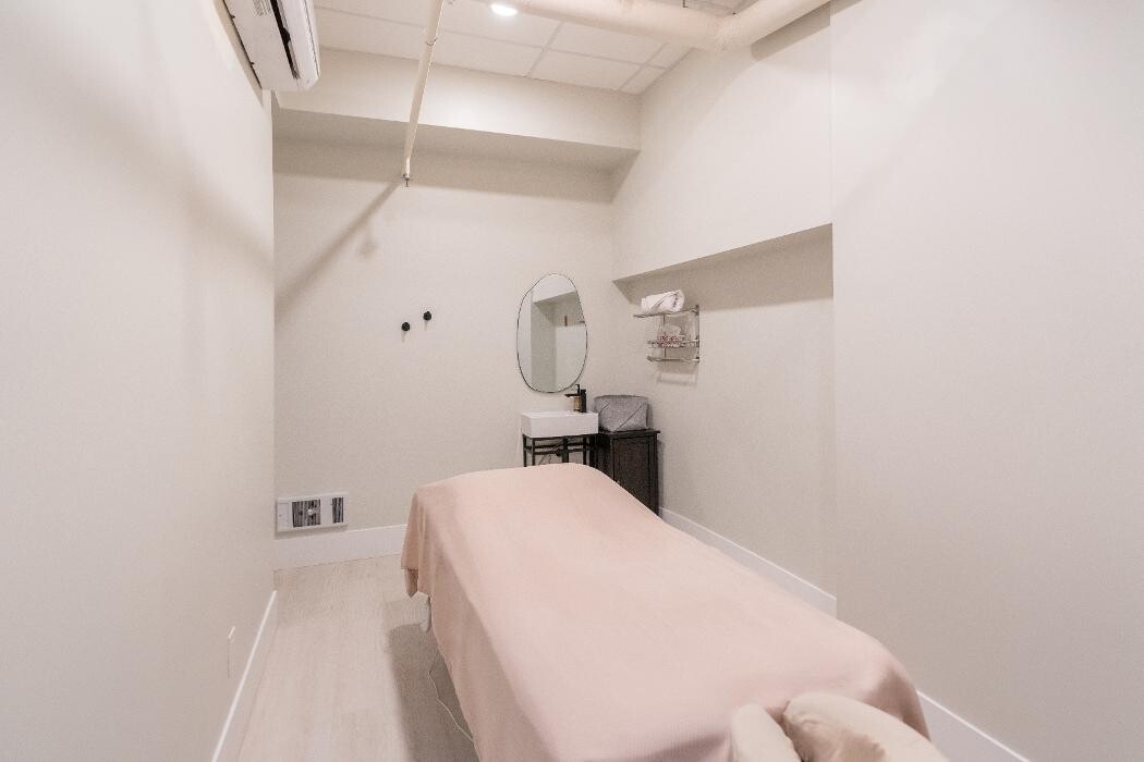 Images Yaletown Wellness Center - Hamilton