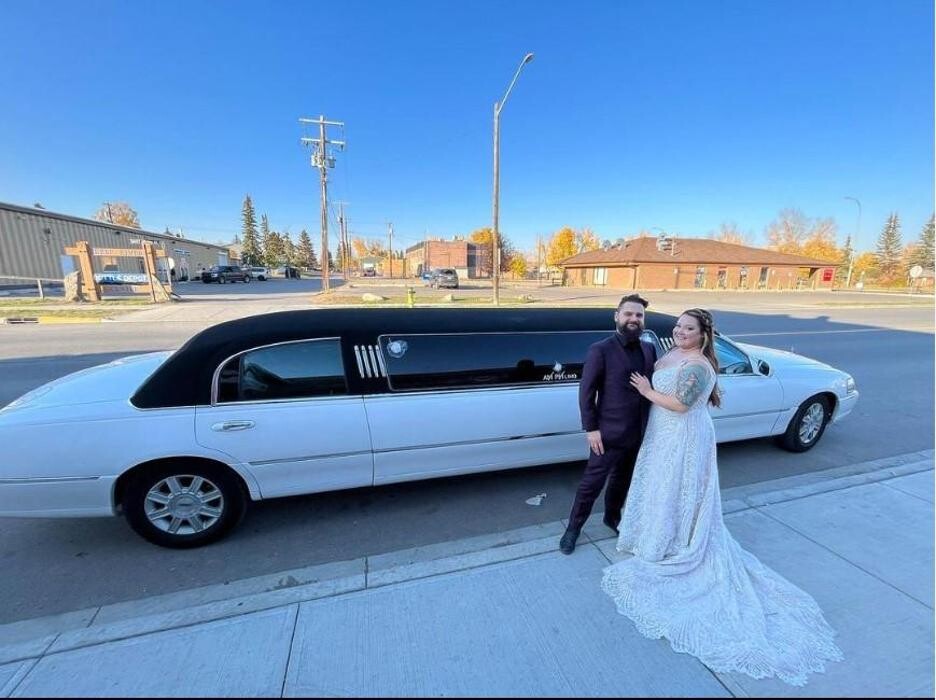 Images AM PM Limo & Party Bus Calgary