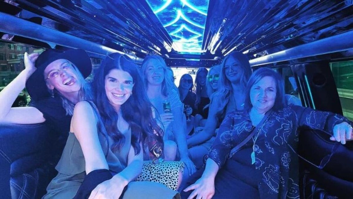 Images AM PM Limo & Party Bus Calgary