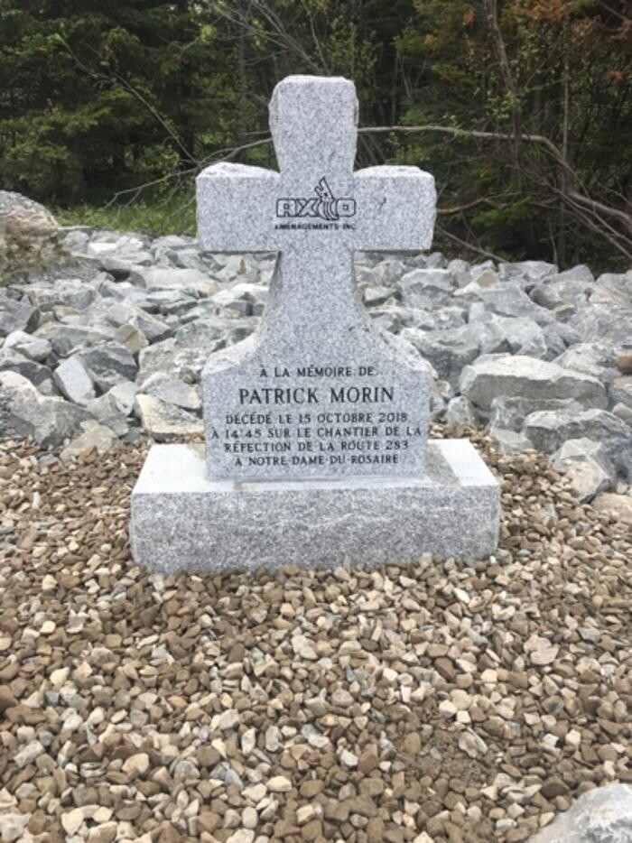 Images Lavoie Monuments Enr.