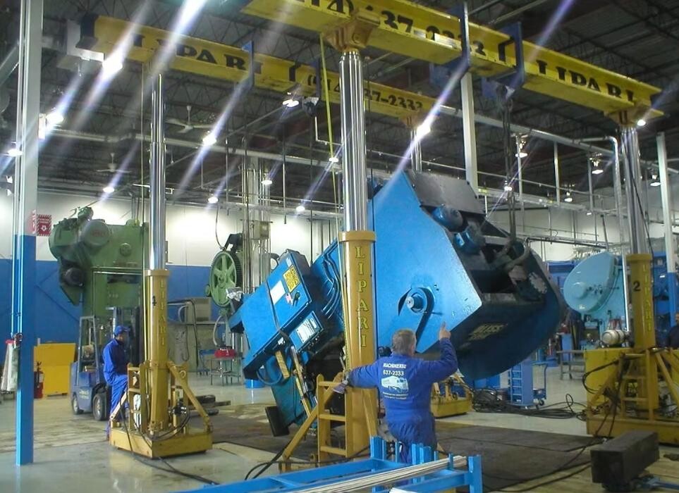 Images Groupe Lipari Déménagement de Machinerie