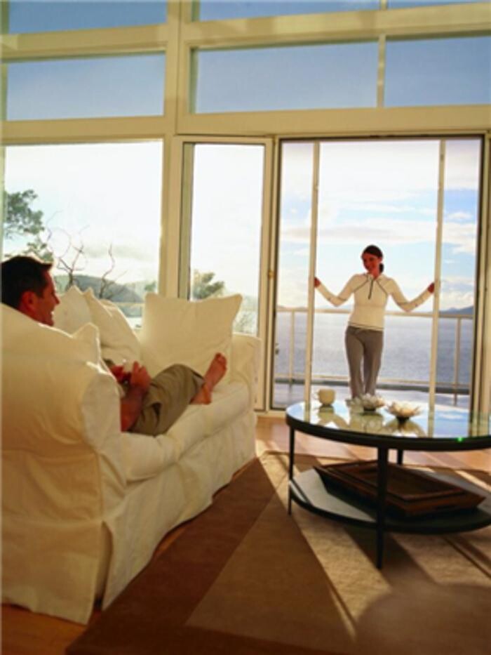 Images Phantom Screens / Ontario Screen Systems Inc
