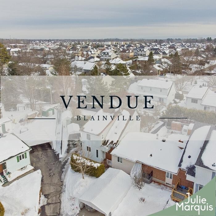 Images Julie Marquis - Courtier immobilier Royal LePage Blanc & Noir Sainte-Thérèse