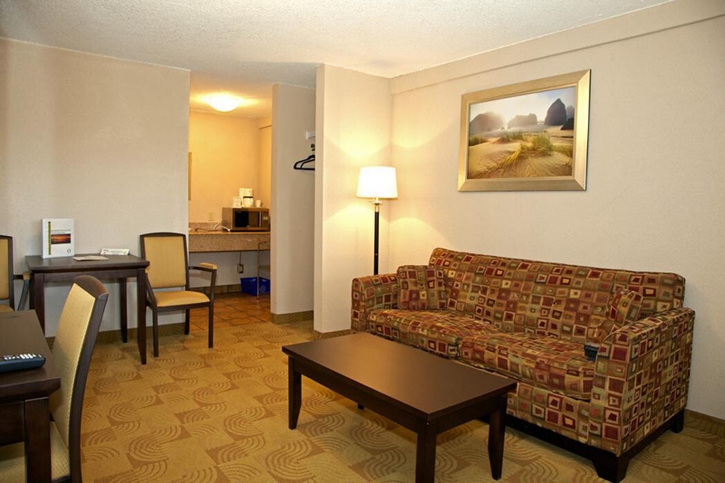 Images Shoreside Inn & Suites