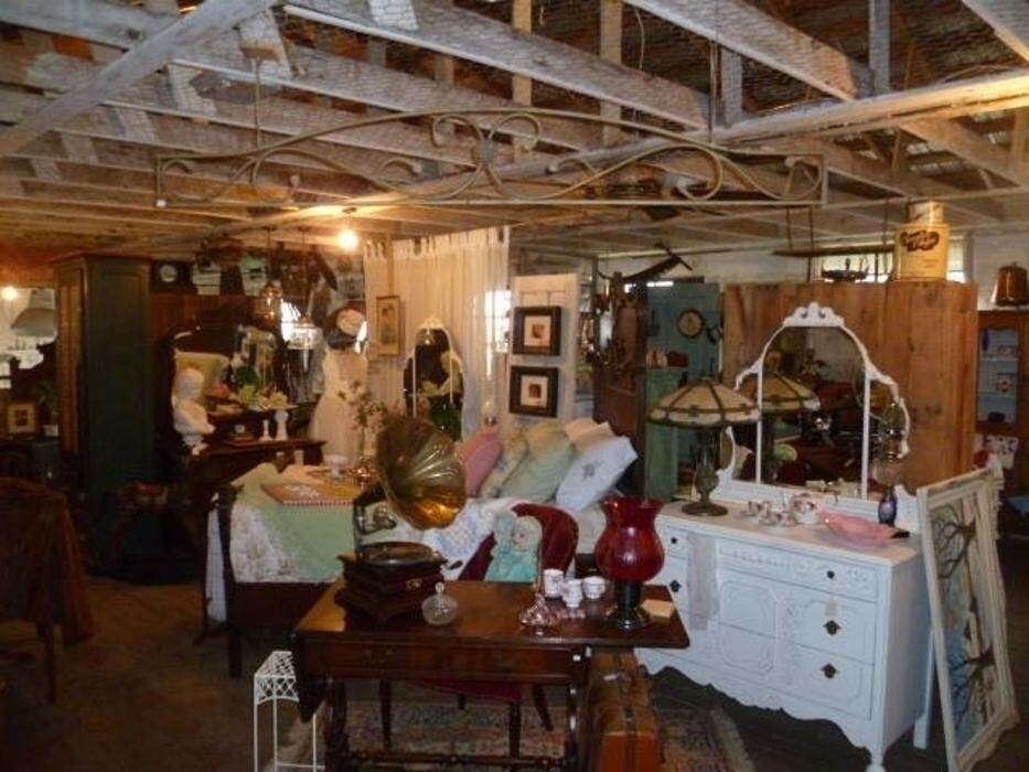 Images Dusty Loft Antiques