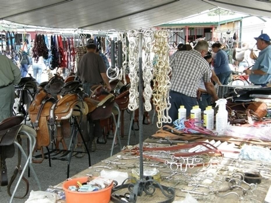 Images Marché aux Puces Lachute