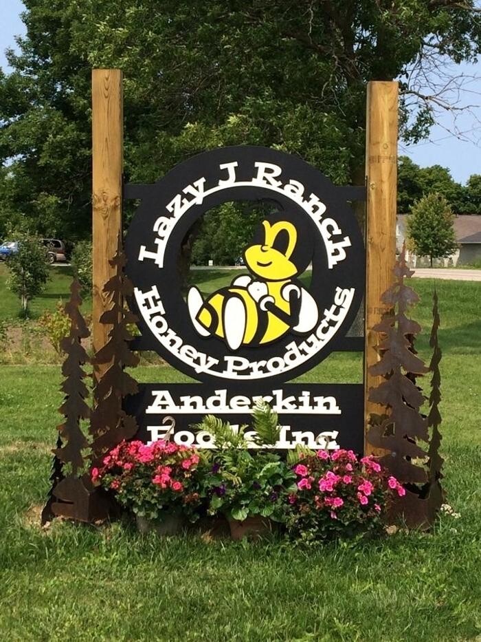 Images Hive 'n Hoe Country Store