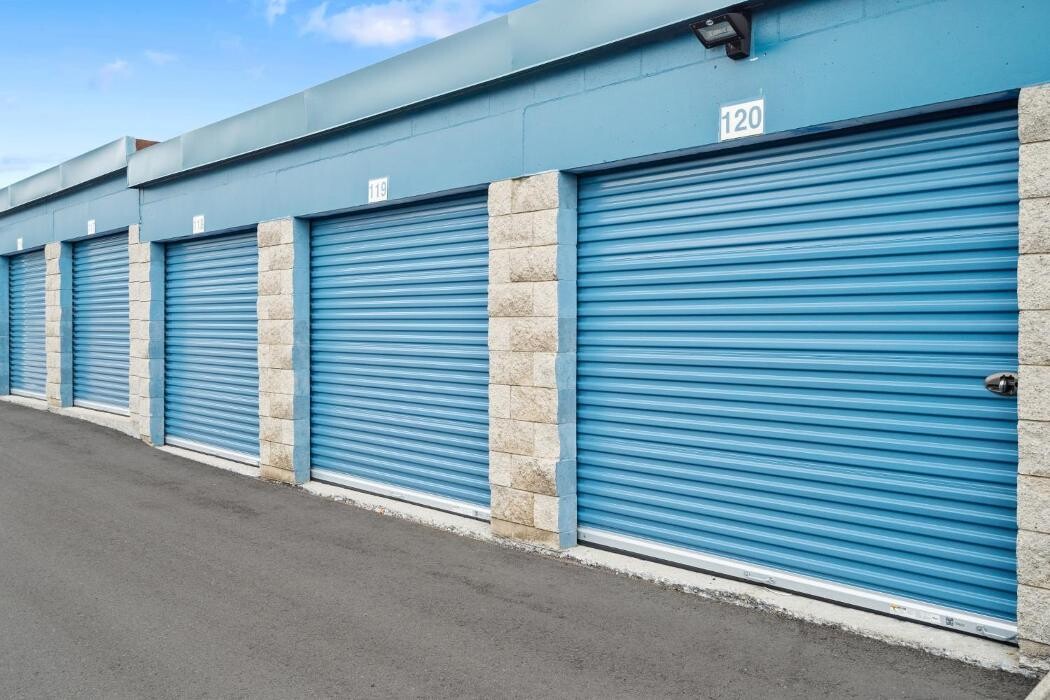 Images Self Stor Storage Guelph