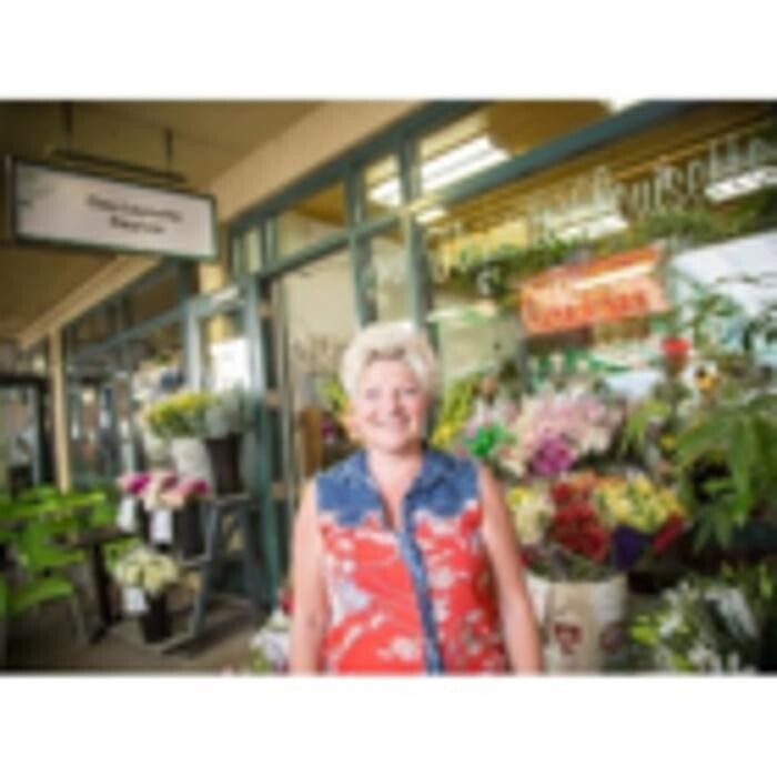 Chez Louisette Fleuriste Inc Logo
