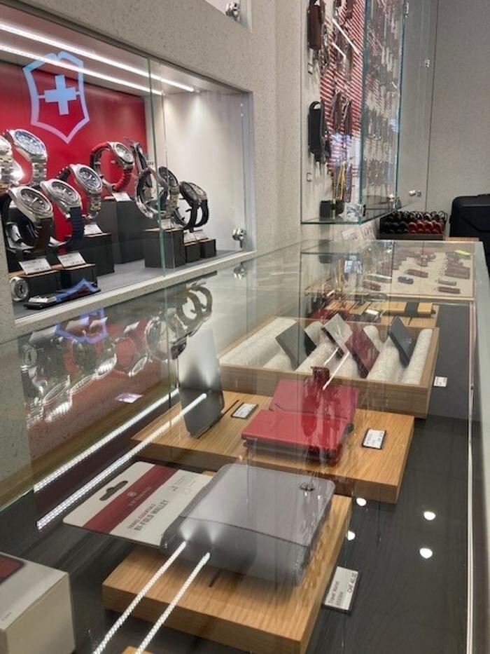 Bilder Wenger Factory Store