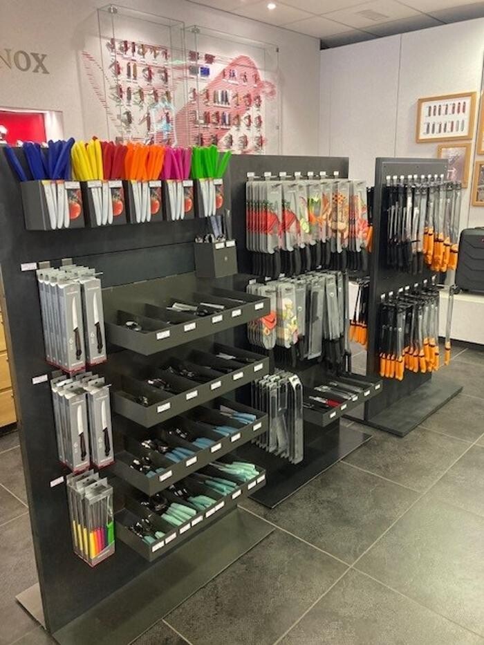 Bilder Wenger Factory Store