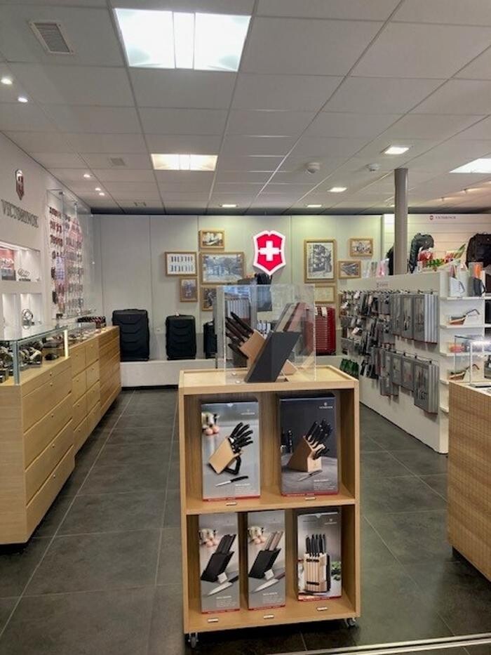 Bilder Wenger Factory Store