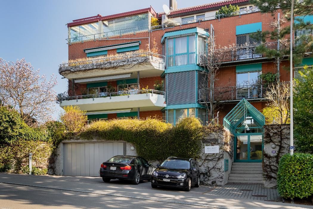 Bilder Dr. med. univ. Lemis Kravecz