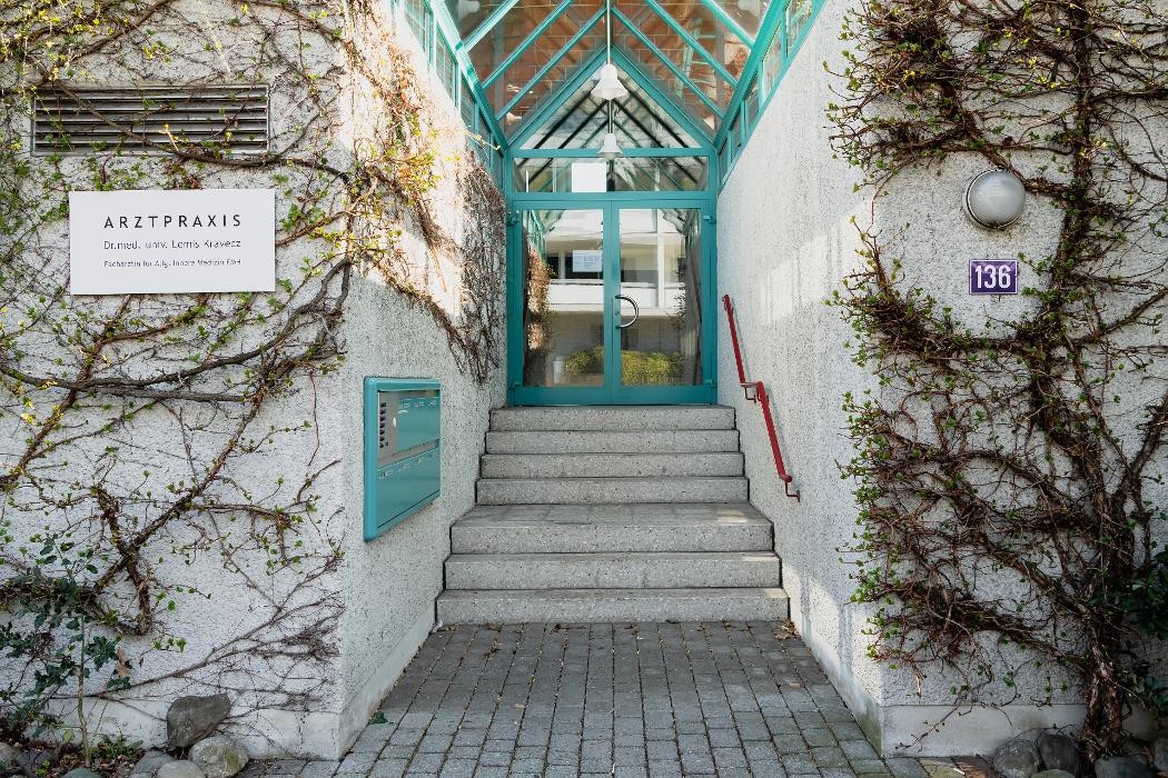 Bilder Dr. med. univ. Lemis Kravecz