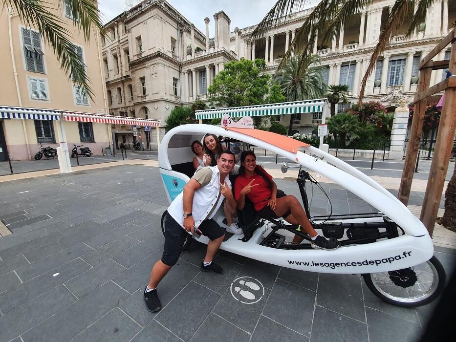 Bilder Moving e-Bike Taxi